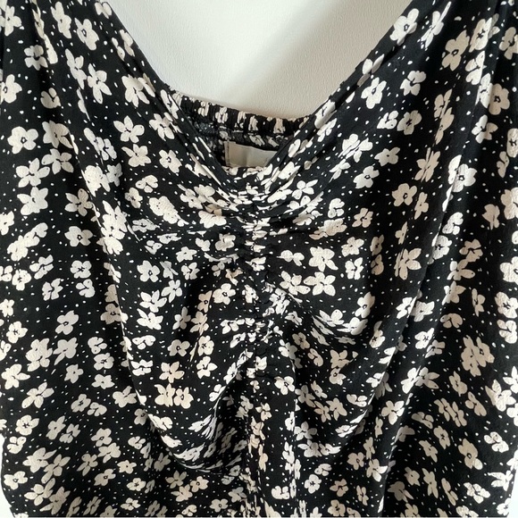 H & M Black And White Floral Smocked Crop Top Size Large - Picture 6 of 9